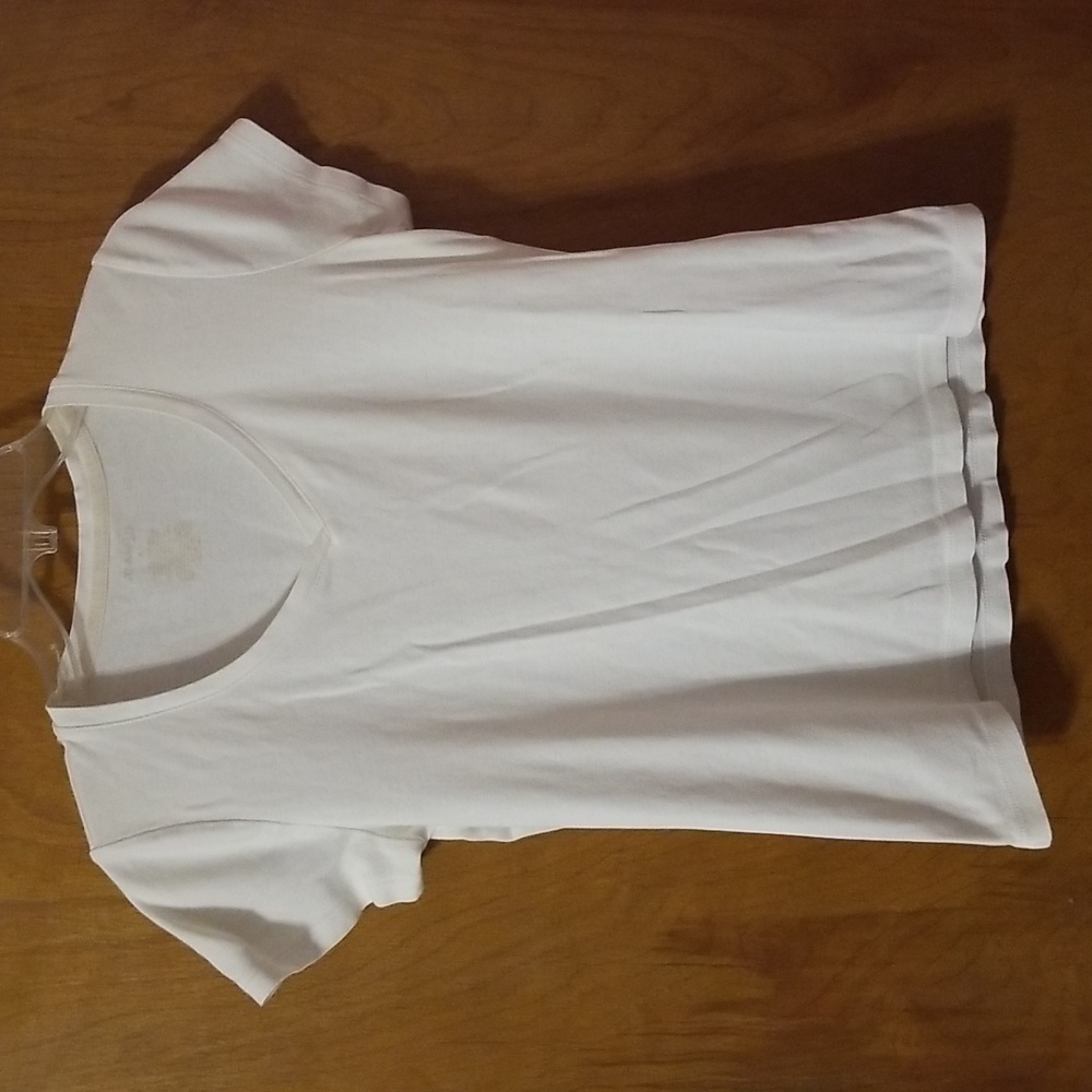 St John's Bay White VNeck Tshirt Size Medium: A